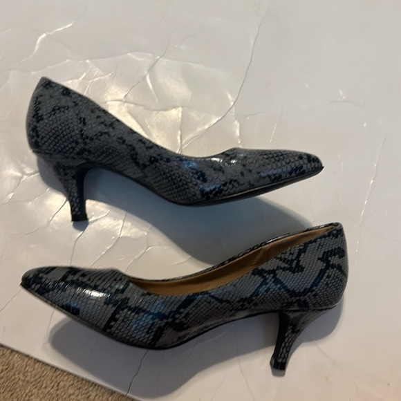 Riverberry Grey Snake Print Women’s 6 KATYO1 Kitten Heels Y2K Alternative - Picture 2 of 6